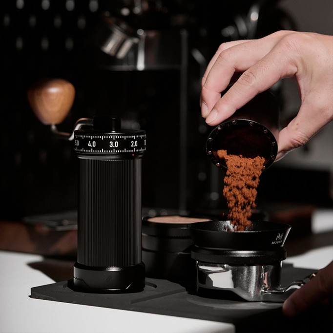 Gm2 External Hand-Cranked Coffee Bean Grinder Italian Coffee Bean Grinder Cnc7 Star Grinding Core